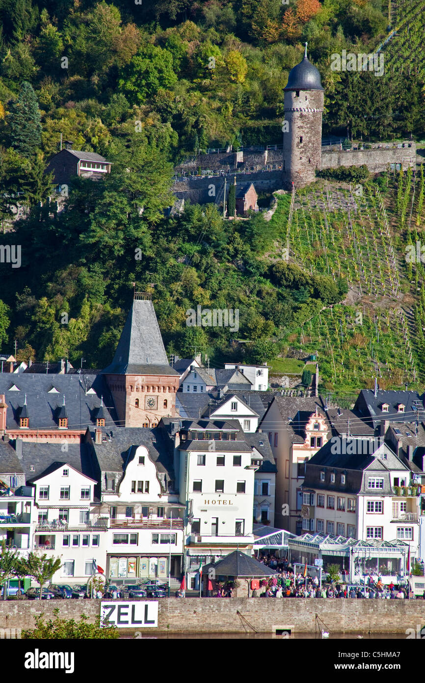 Zell an der Mosel, runde Turm, Herbst, Mittelmosel, Mosel, The village Zell, the round tower, Mosel River, autumn, Moselle Stock Photo