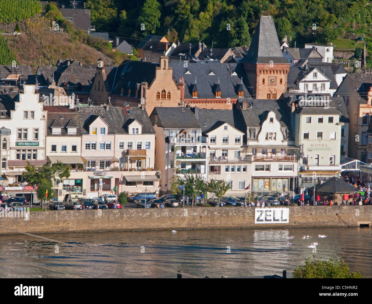 Zell an der Mosel im Herbst, Mittelmosel,  The village Zell at the Mosel river, autumn, Moselle Stock Photo