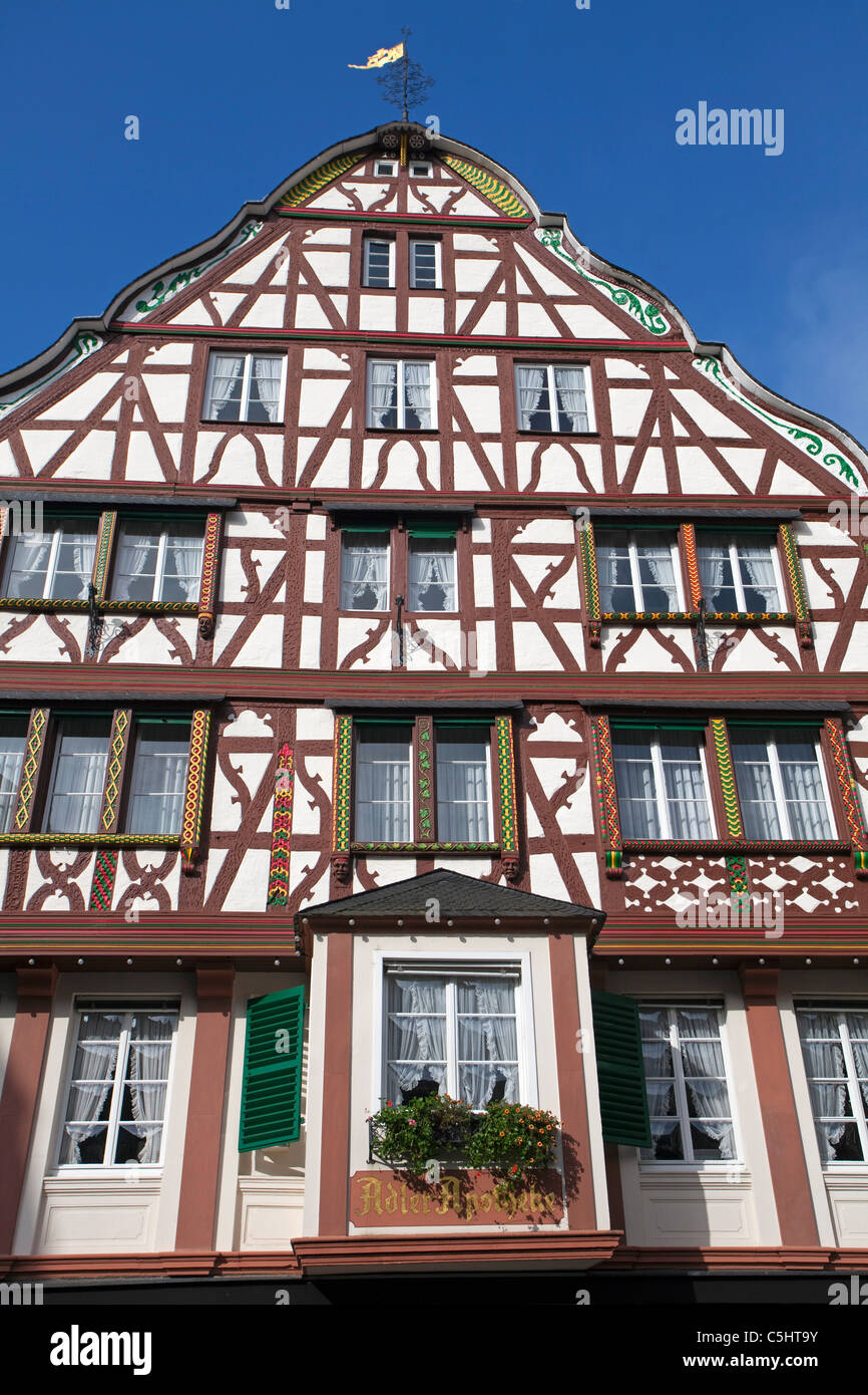 Fachwerkhaus auf dem Marktplatz, historischer Stadtkern, Bernkastel-Kues, Half-timbered house at the market square, Moselle Stock Photo