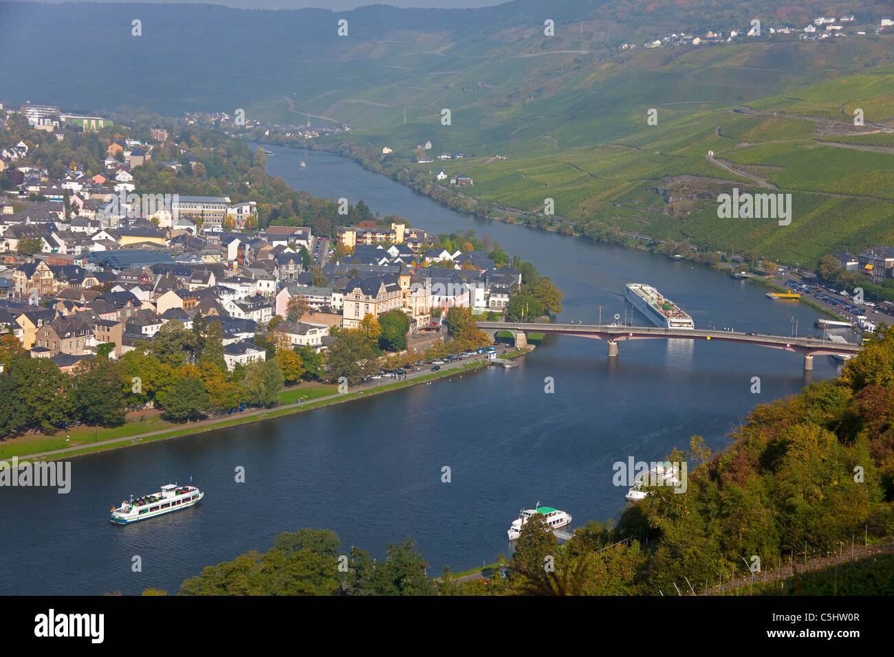 Blick auf die Moselbruecke und Bernkastel-Kues, Mosel, View over the Moselle bridge and Bernkastel-Kues Stock Photo