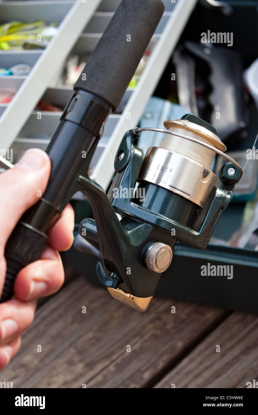 https://c8.alamy.com/comp/C5HW6E/a-hand-holding-a-fishermans-rod-reel-and-tackle-box-ready-for-the-C5HW6E.jpg