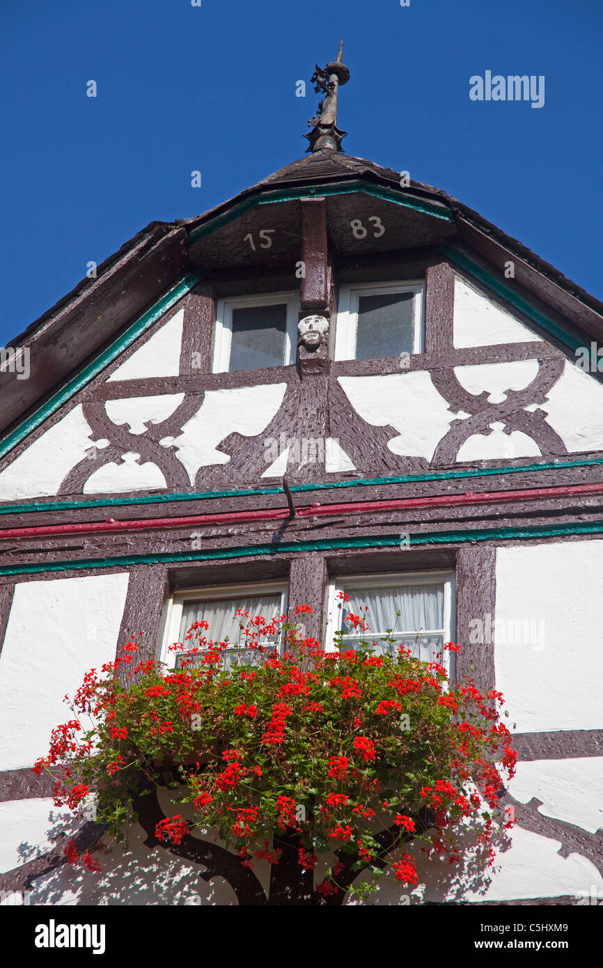 Fachwerkhaus auf dem Marktplatz, historischer Stadtkern, Bernkastel-Kues, Gable of a half-timbered houses, old town Stock Photo
