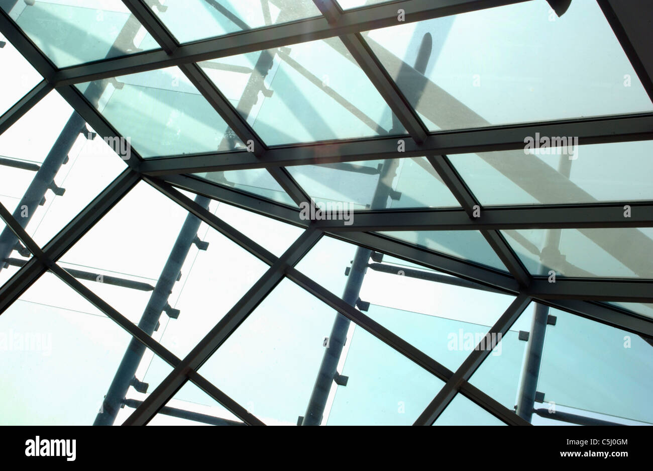 Criss-cross steel structure with glass panes in atrium Stock Photo - Alamy