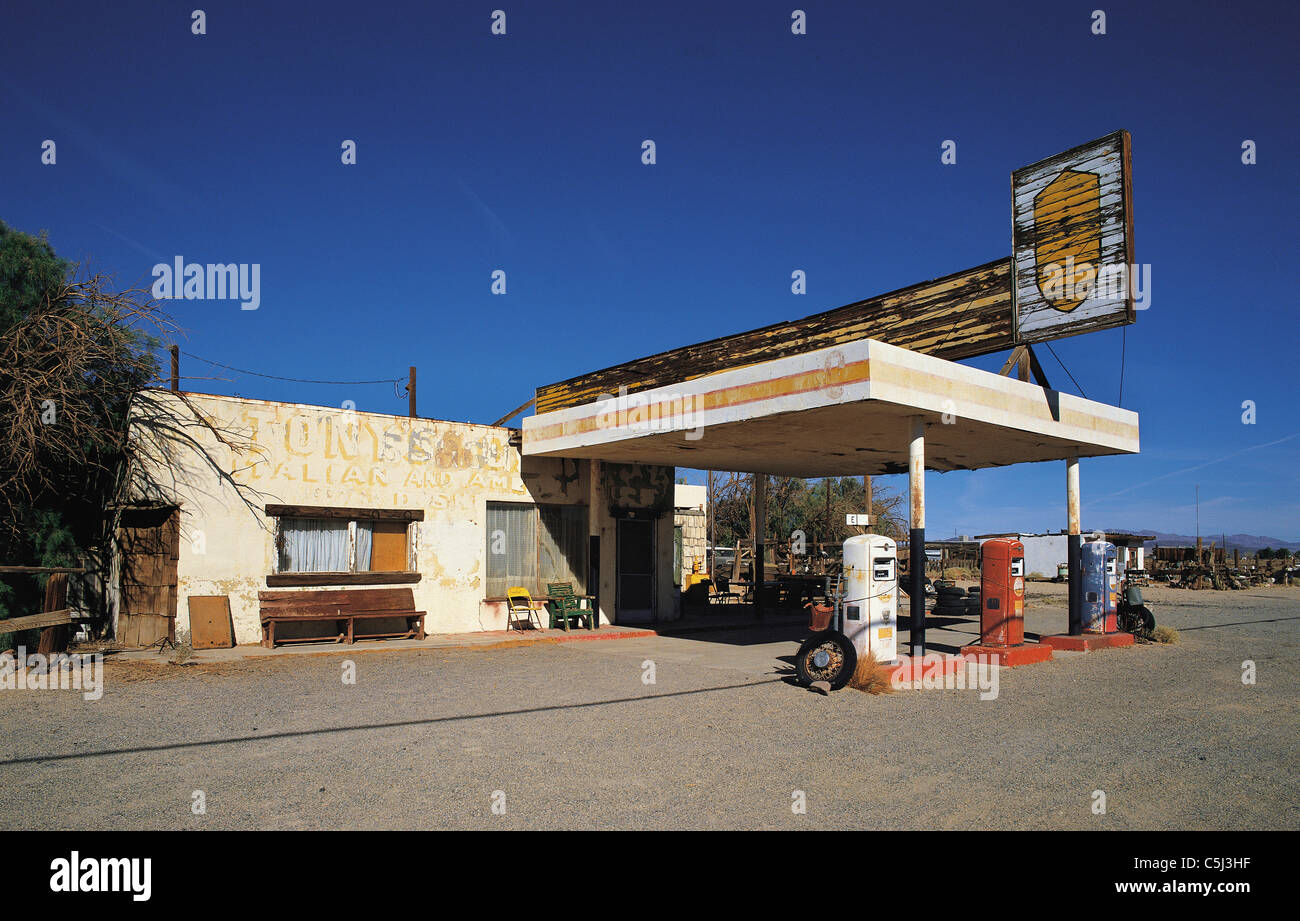Abandoned gas station on Route 66, southern California, USA Stock Photo
