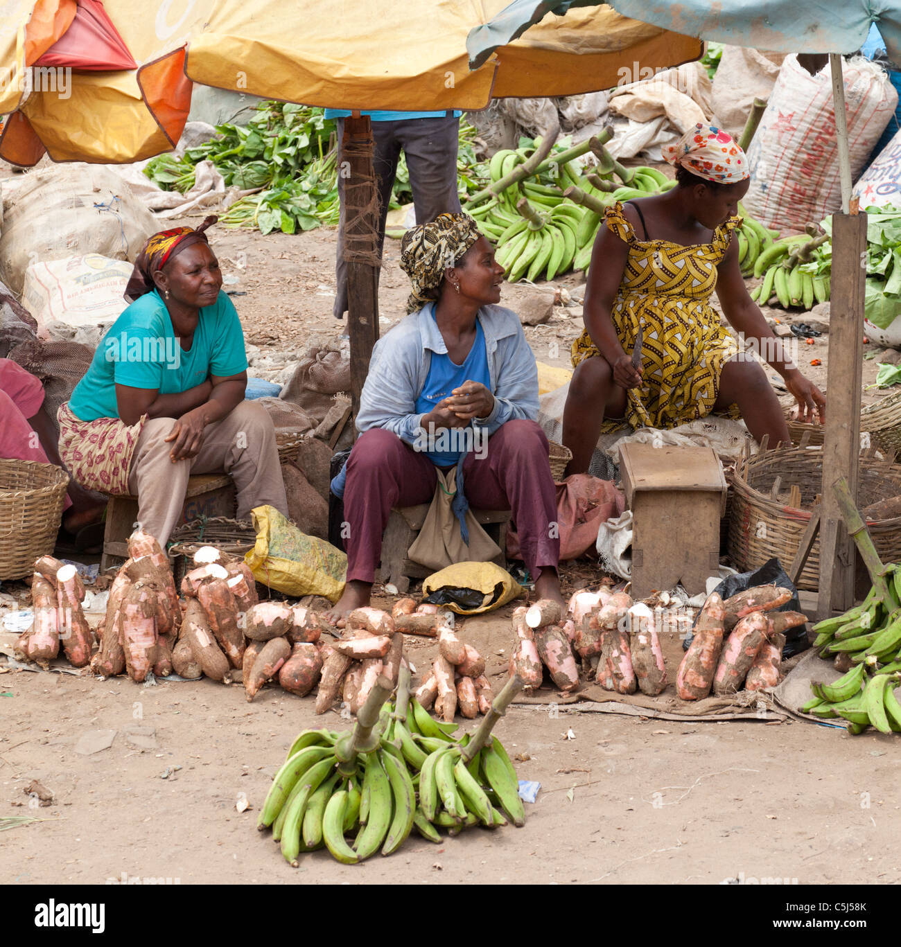 African women selling cassava and plantains at Agbogbloshie Market
