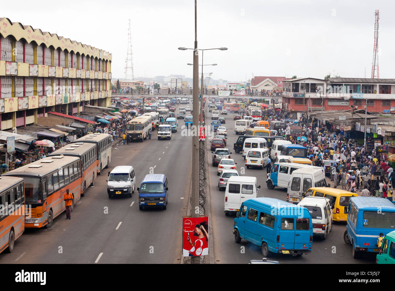 Traffic in busy market street with stalls, Kaneshie Market, Accra, Ghana Stock Photo