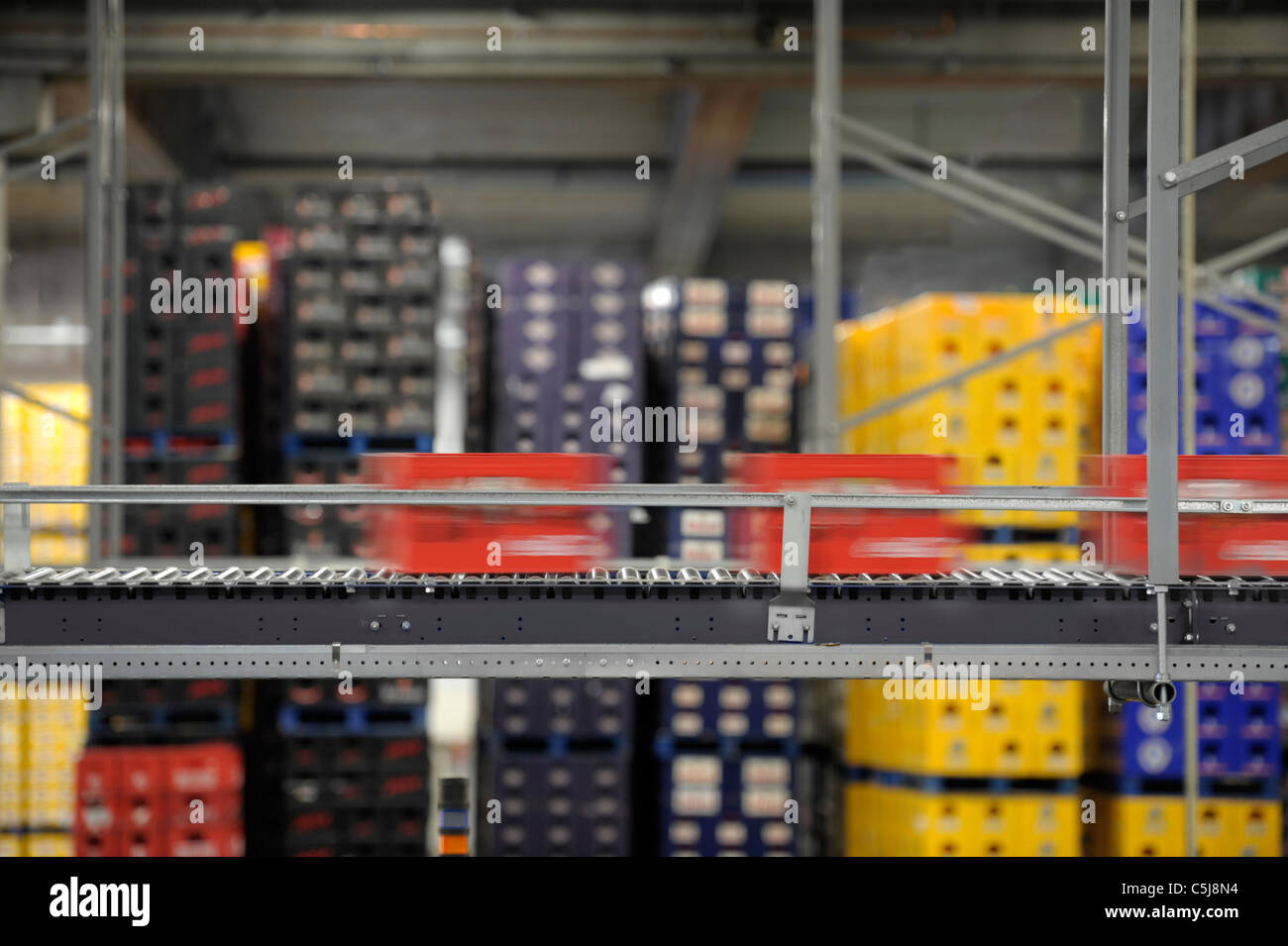Crate on conveyor belt hi-res stock photography and images - Alamy