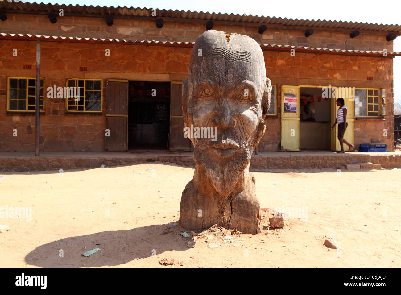 African head sculpture hi-res stock photography and images - Alamy