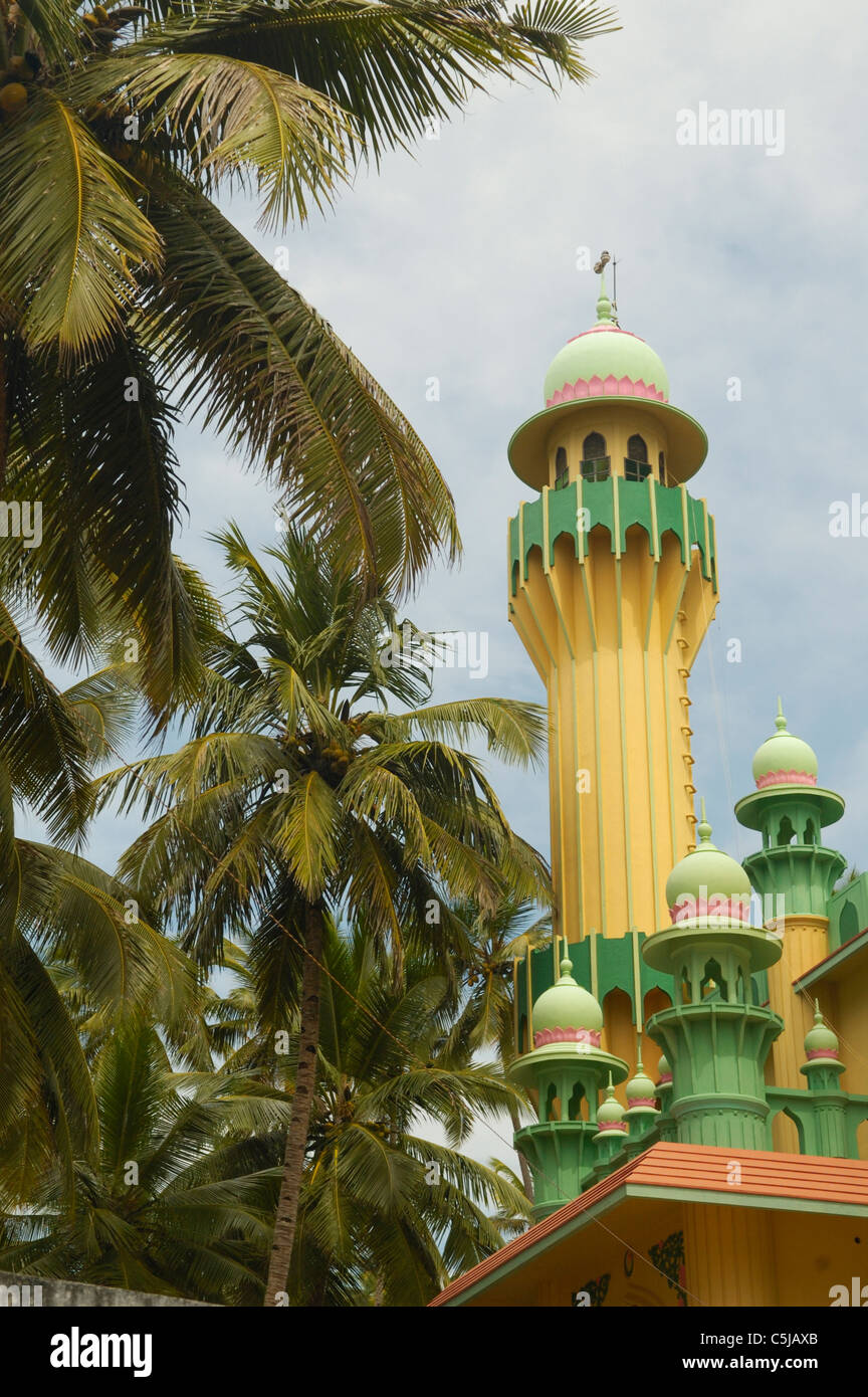 India, Kerala, Varkala Beach. Mosque on the northwards coastal path. No releases available. Stock Photo