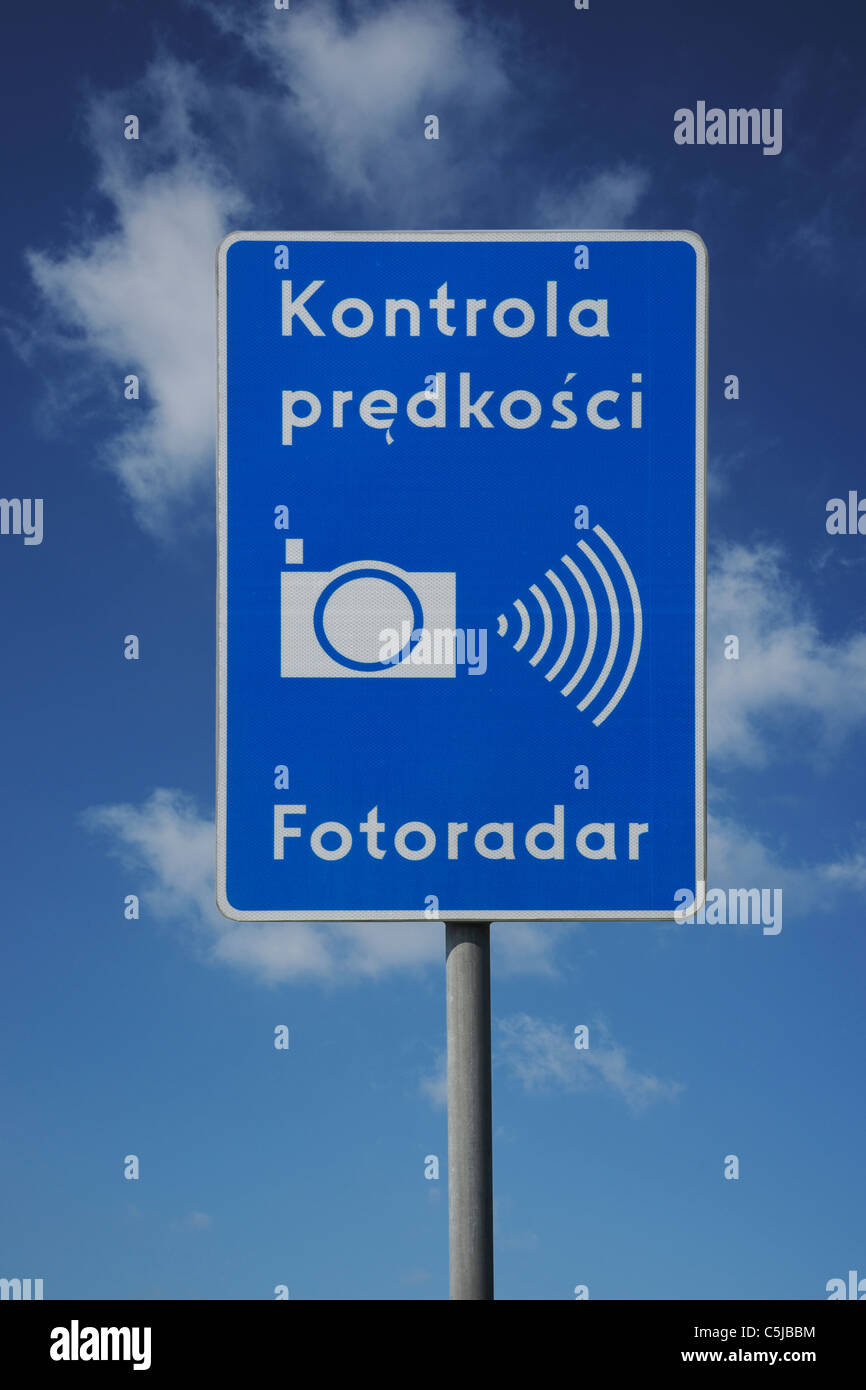 Verkehrszeichen "Geschwindigkeitsüberwachung", Polen, Europa | road sign speed monitoring, Poland, Europe Stock Photo