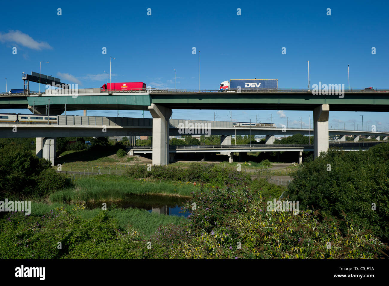 Three way traffic. Two directions of traffic using Dartford River