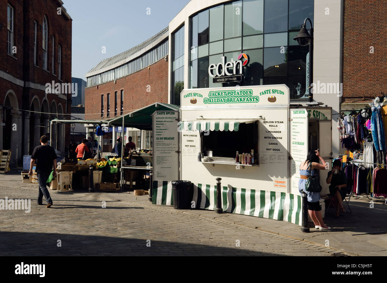 Street scene, fast food kiosk, Eden shopping centre High Wycombe Bucks UK Stock Photo