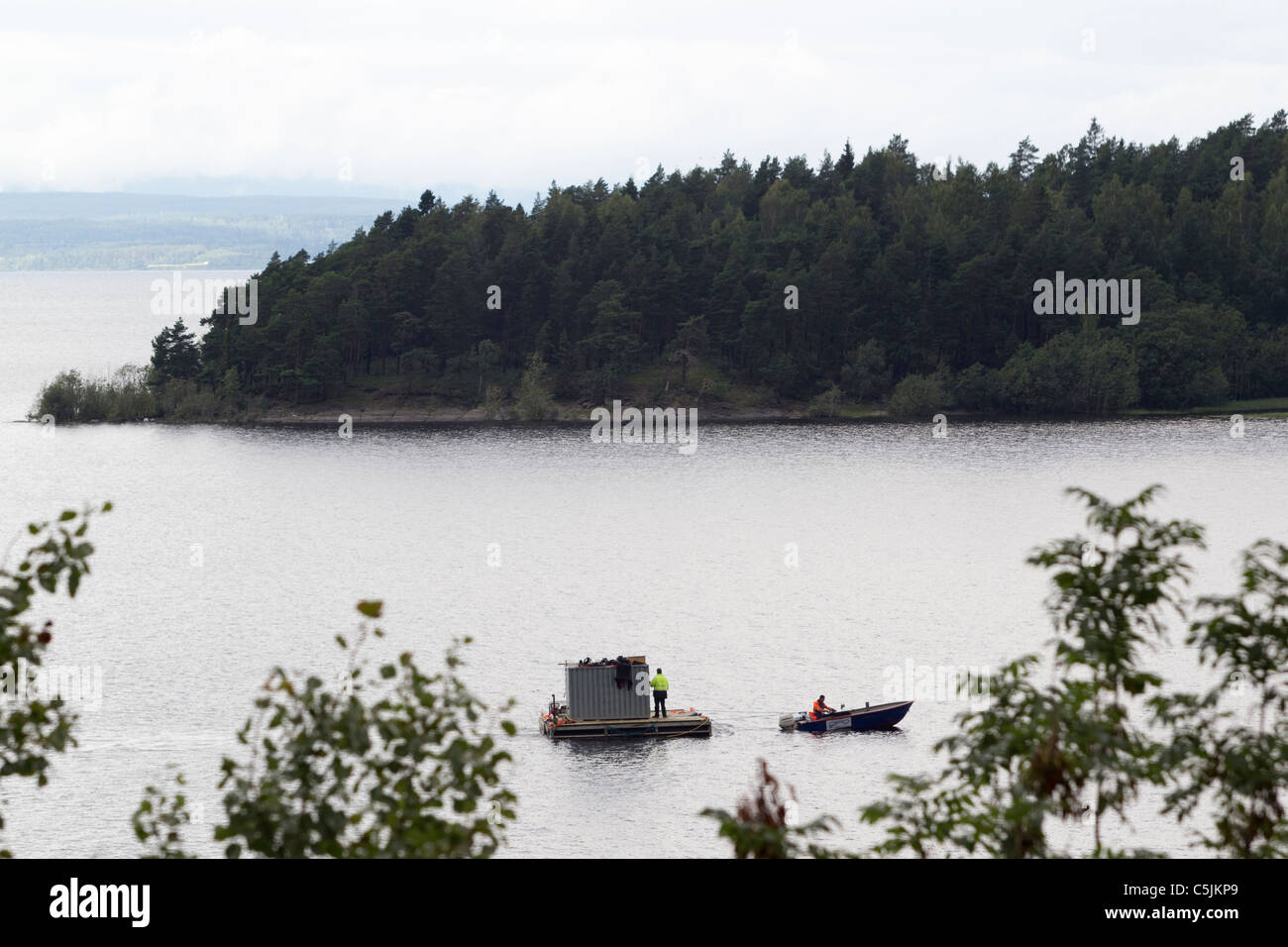 Norwegian police search for missing victims in the lake surrounding the island  Utøya, outside Oslo, Norway.Photo:Jeff Gilbert Stock Photo