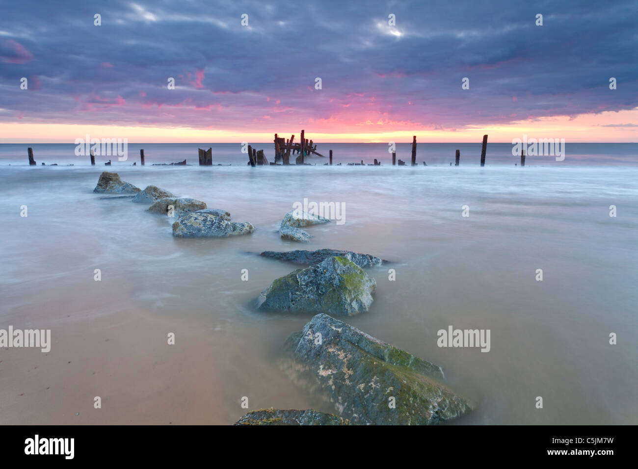 Happisburgh coastal erosion hi-res stock photography and images - Alamy