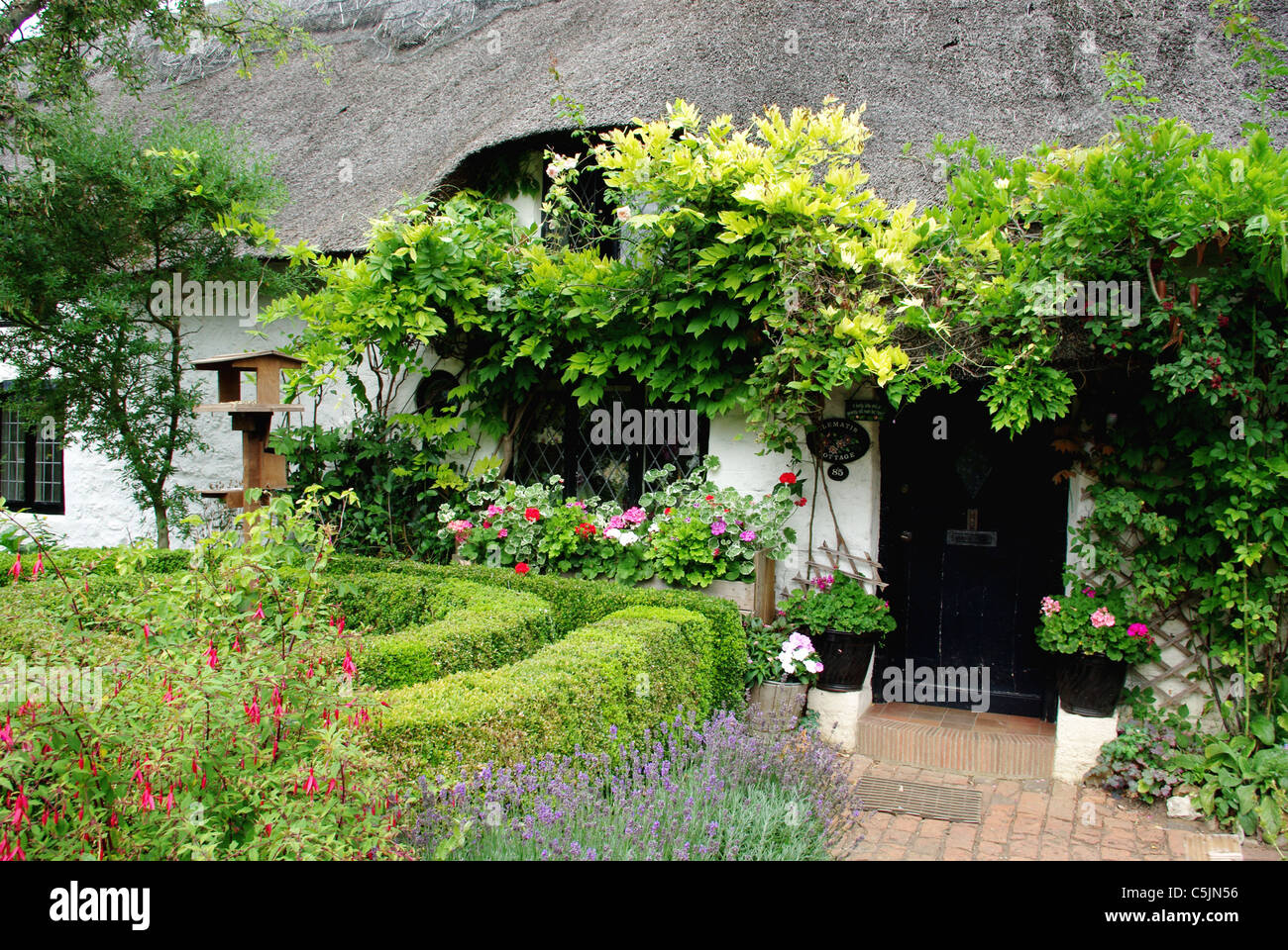 English cottage hi-res stock photography and images - Alamy