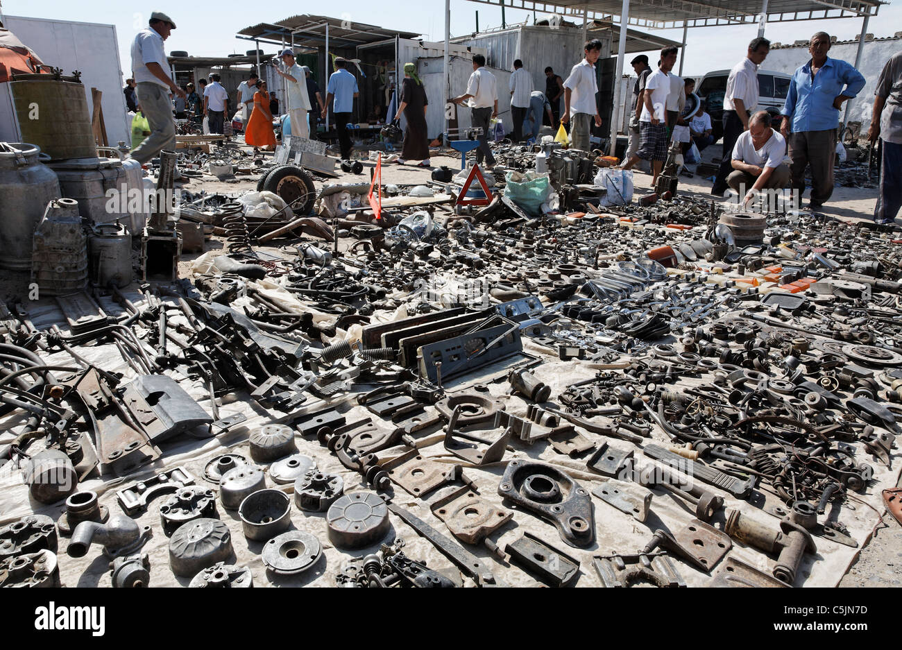 Car parts market hi res stock photography and images Alamy