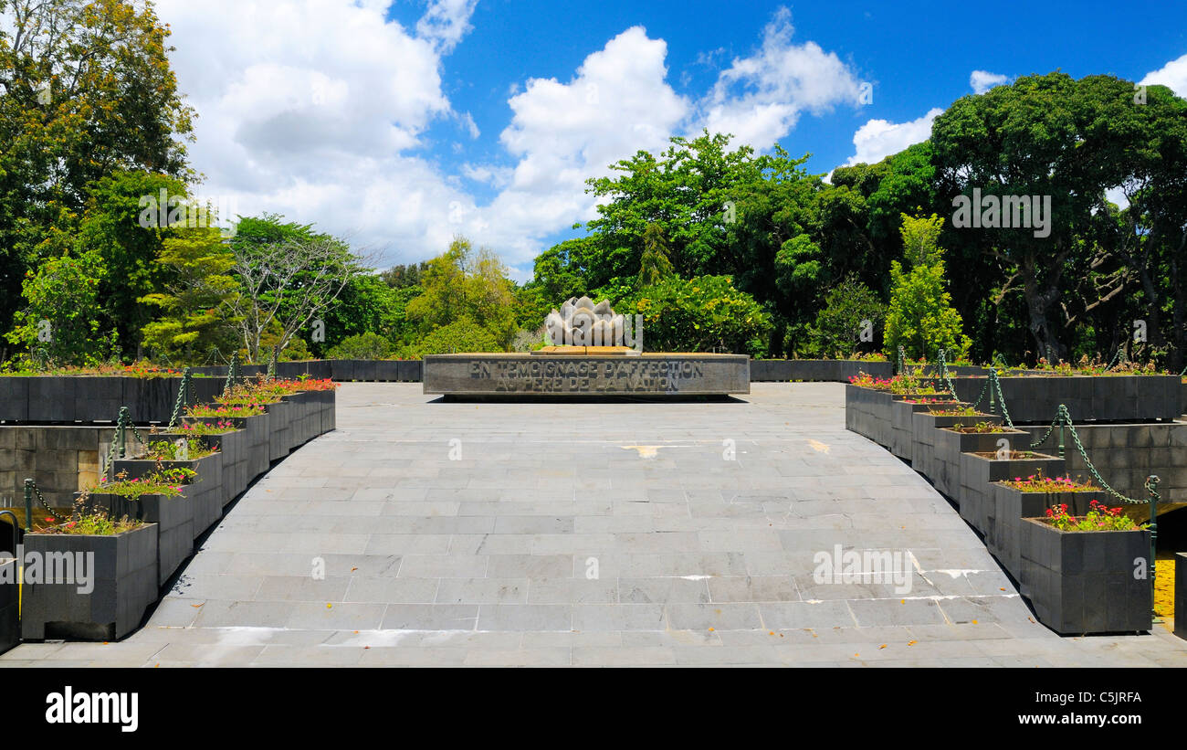 Sir Seewoosagur Ramgoolam memorial (SSB memorial) at the Sir Seewoosagur Ramgoolam Botanic Garden in Pamplemousses, Mauritius. Stock Photo