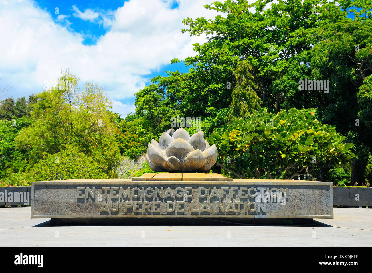 Sir Seewoosagur Ramgoolam memorial (SSB memorial) at the Sir Seewoosagur Ramgoolam Botanic Garden in Pamplemousses, Mauritius. Stock Photo