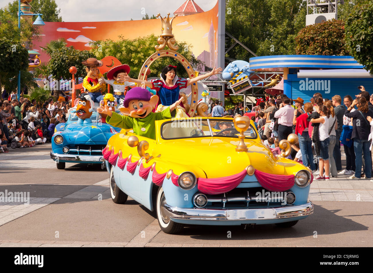 The Stars 'n' Cars parade with Snow White at Disneyland Paris in France ...