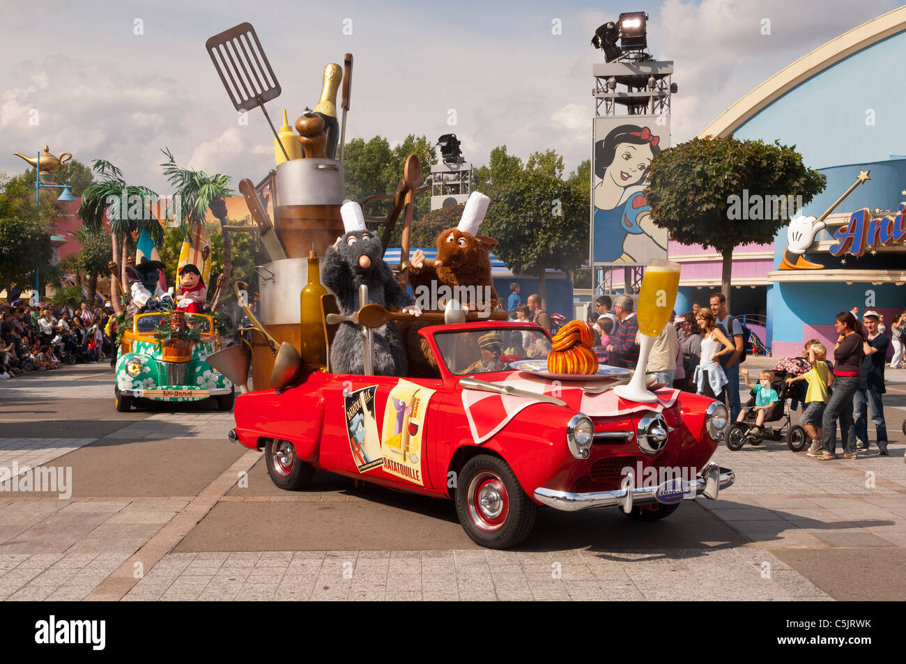 The Stars 'n' Cars parade with ratatouille at Disneyland Paris in ...