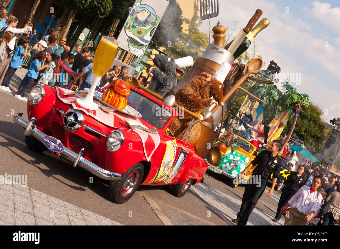 The Stars 'n' Cars parade with ratatouille at Disneyland Paris in ...