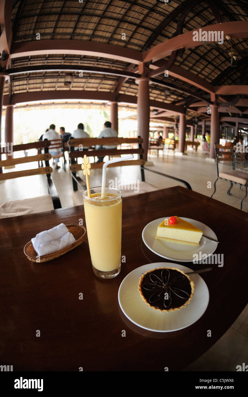 Asia, Vietnam, Nha Trang. A lemon tarte served in the 'Lousiana Brewery' bar at Nha Trang's beach promenade. Stock Photo