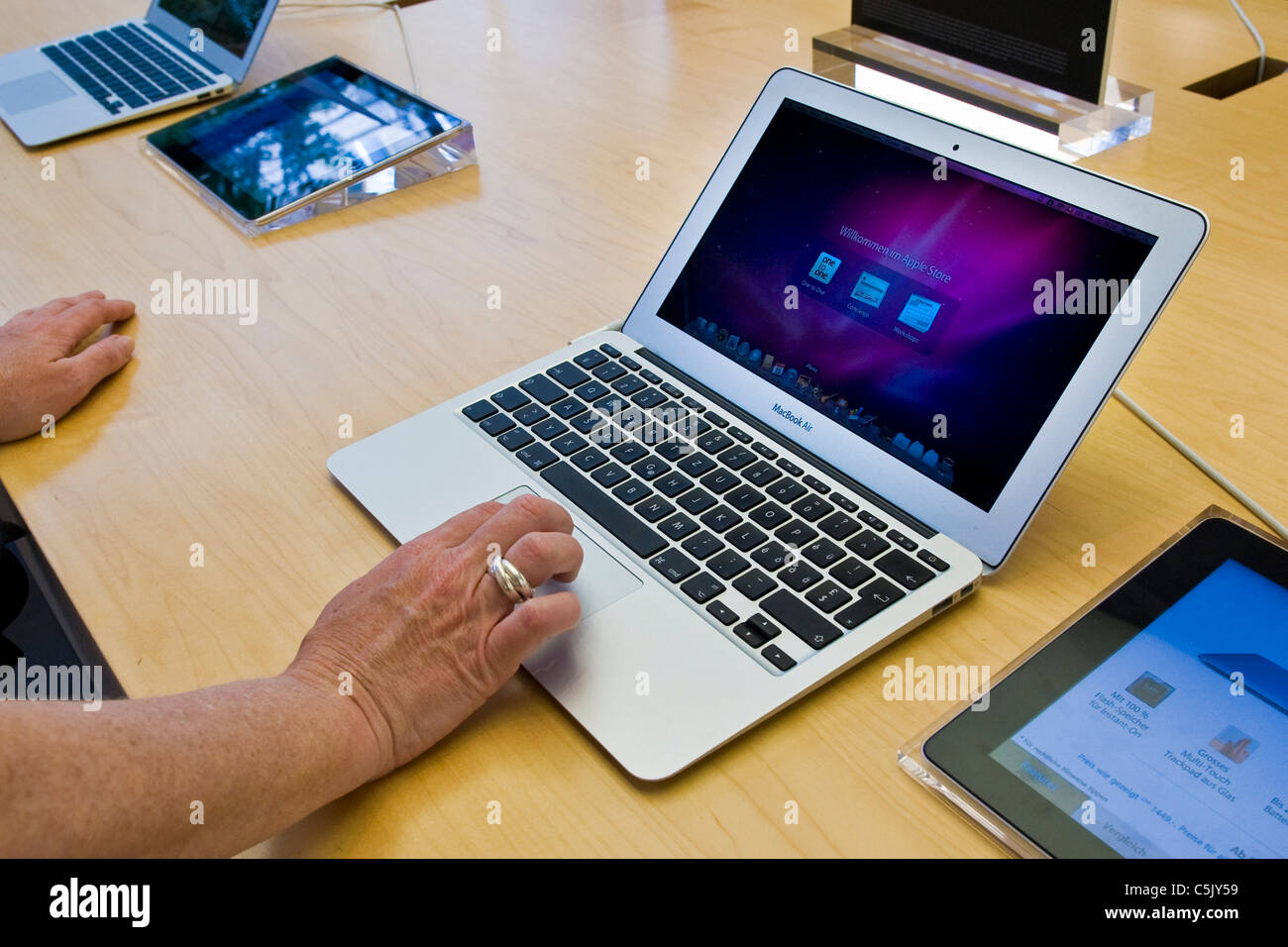 Apple store zurich switzerland hires stock photography and images Alamy