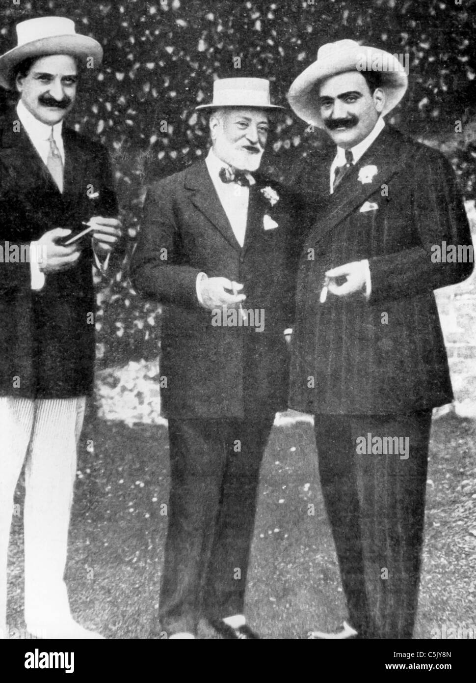 Caruso the tenor, the maestro Tosti and baritone Scotti, 1906 Stock Photo