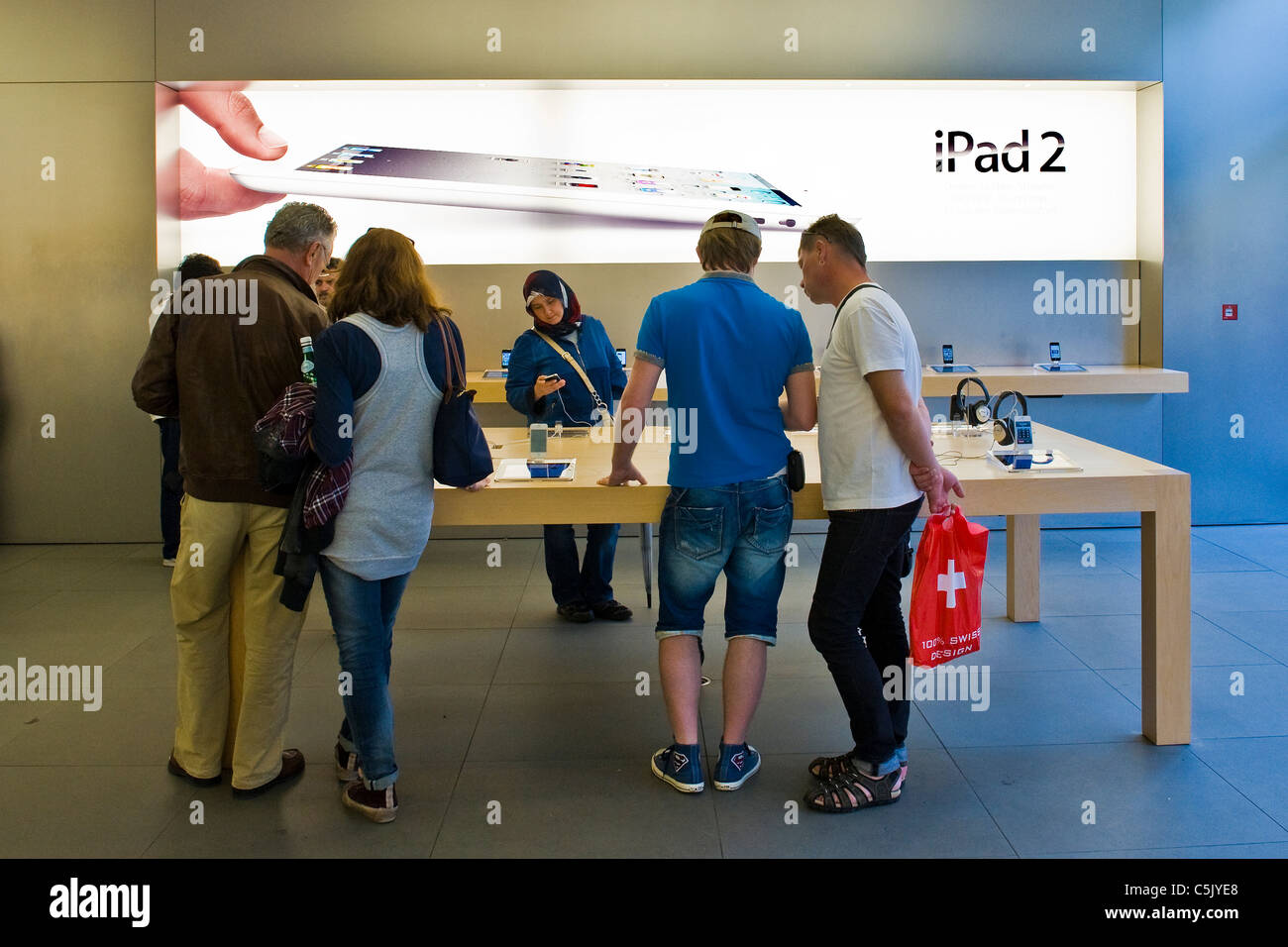 Apple store, Zurich, Switzerland Stock Photo Alamy