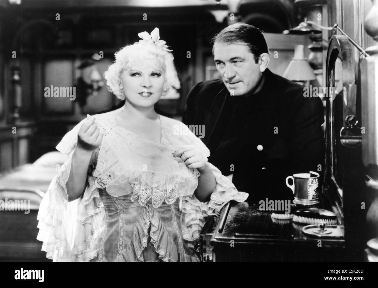 KLONDIKE ANNIE (1936) MAE WEST, VICTOR MCLAGLEN RAOUL WALSH (DIR) 005  MOVIESTORE COLLECTION LTD Stock Photo - Alamy