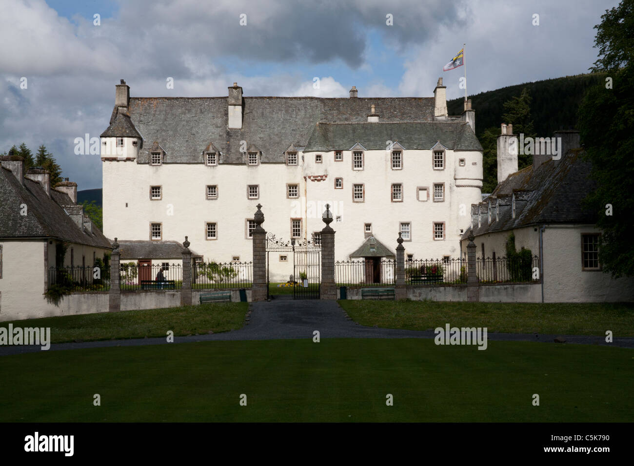 Traquair house scottish ancestral home scottish stately home