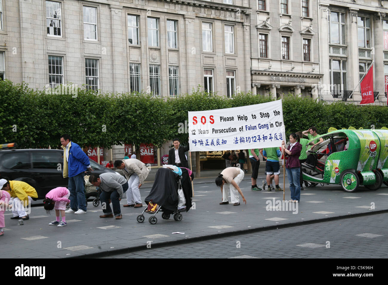 Falun Gong protosters in O'Connell Street Dublin Ireland Stock Photo