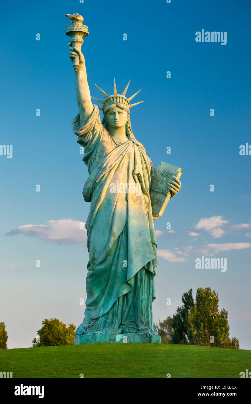 Replica of Statue of Liberty in hometown of it's creator Frédéric