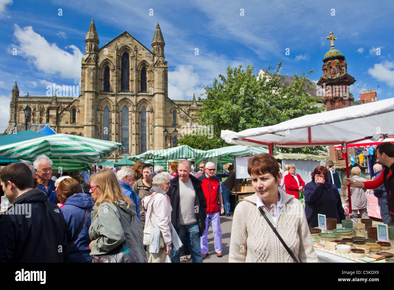 Open air food market england hi-res stock photography and images - Alamy