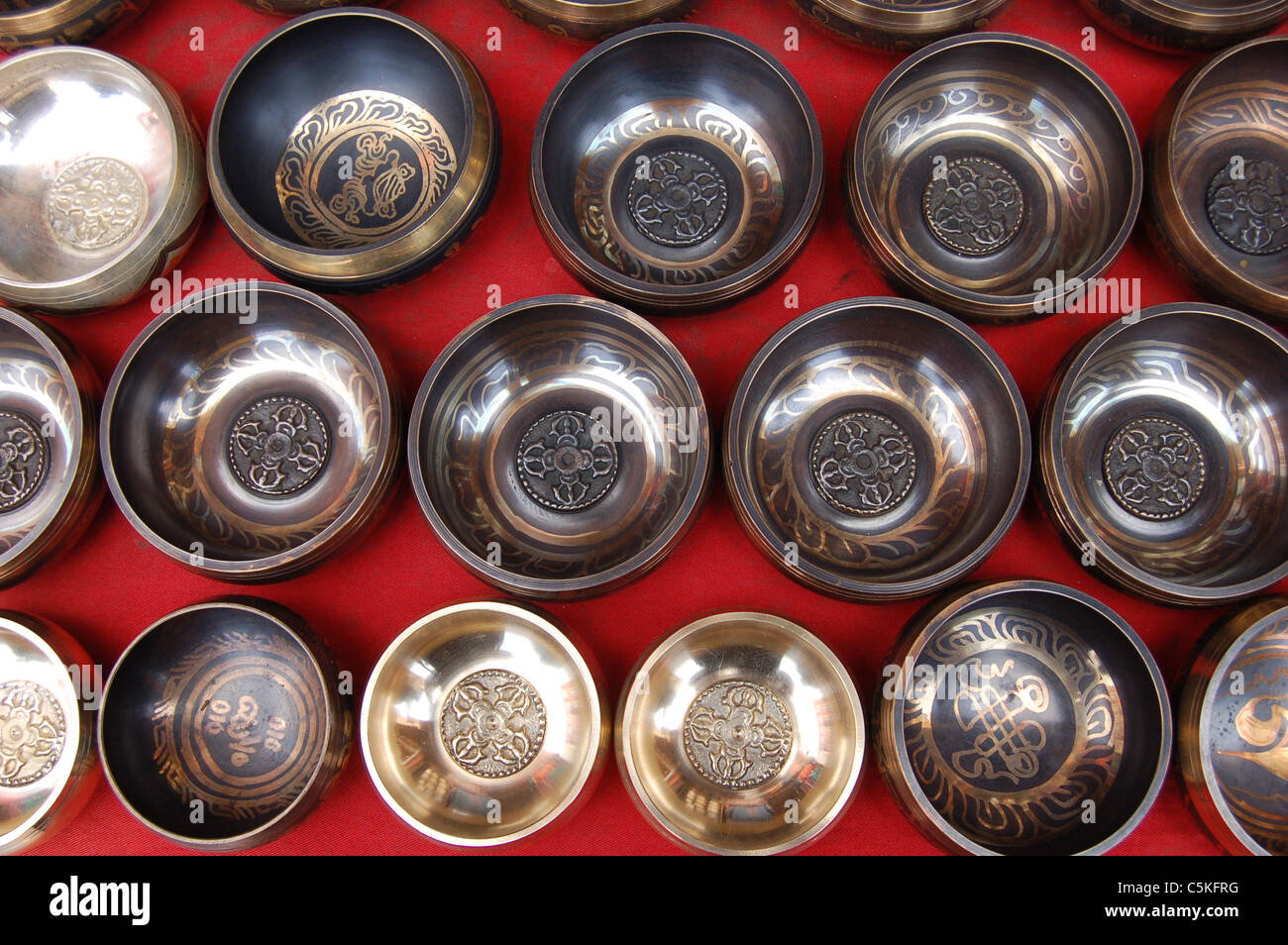 Nirvana singing bowls hires stock photography and images Alamy