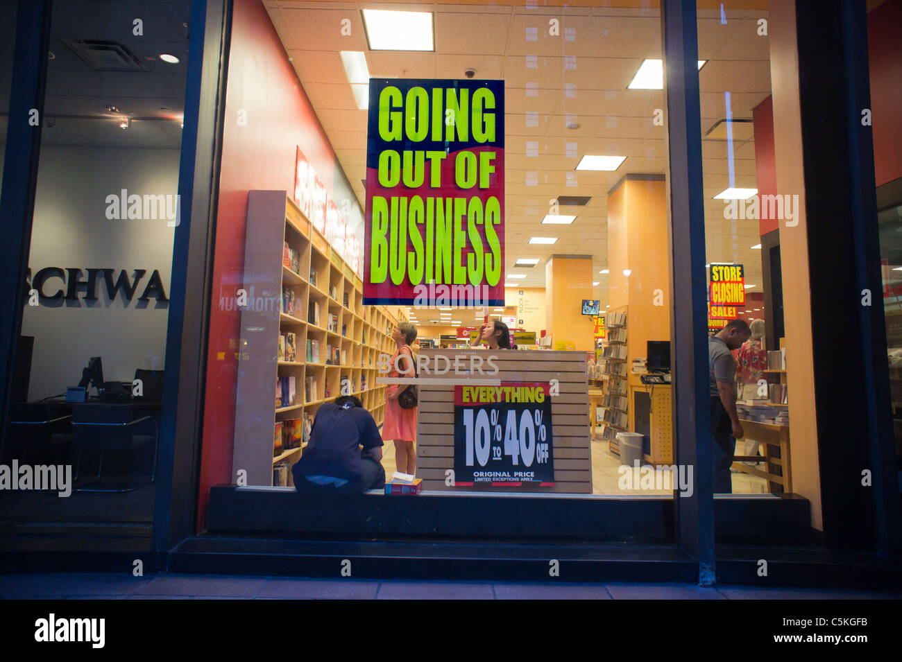 The Borders bookstore at Penn Plaza in New York Stock Photo Alamy