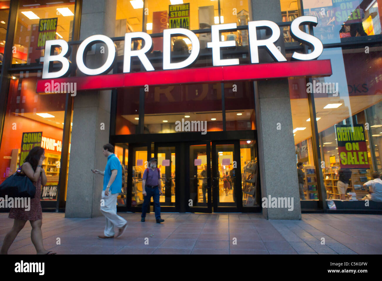 The Borders bookstore at Penn Plaza in New York Stock Photo Alamy