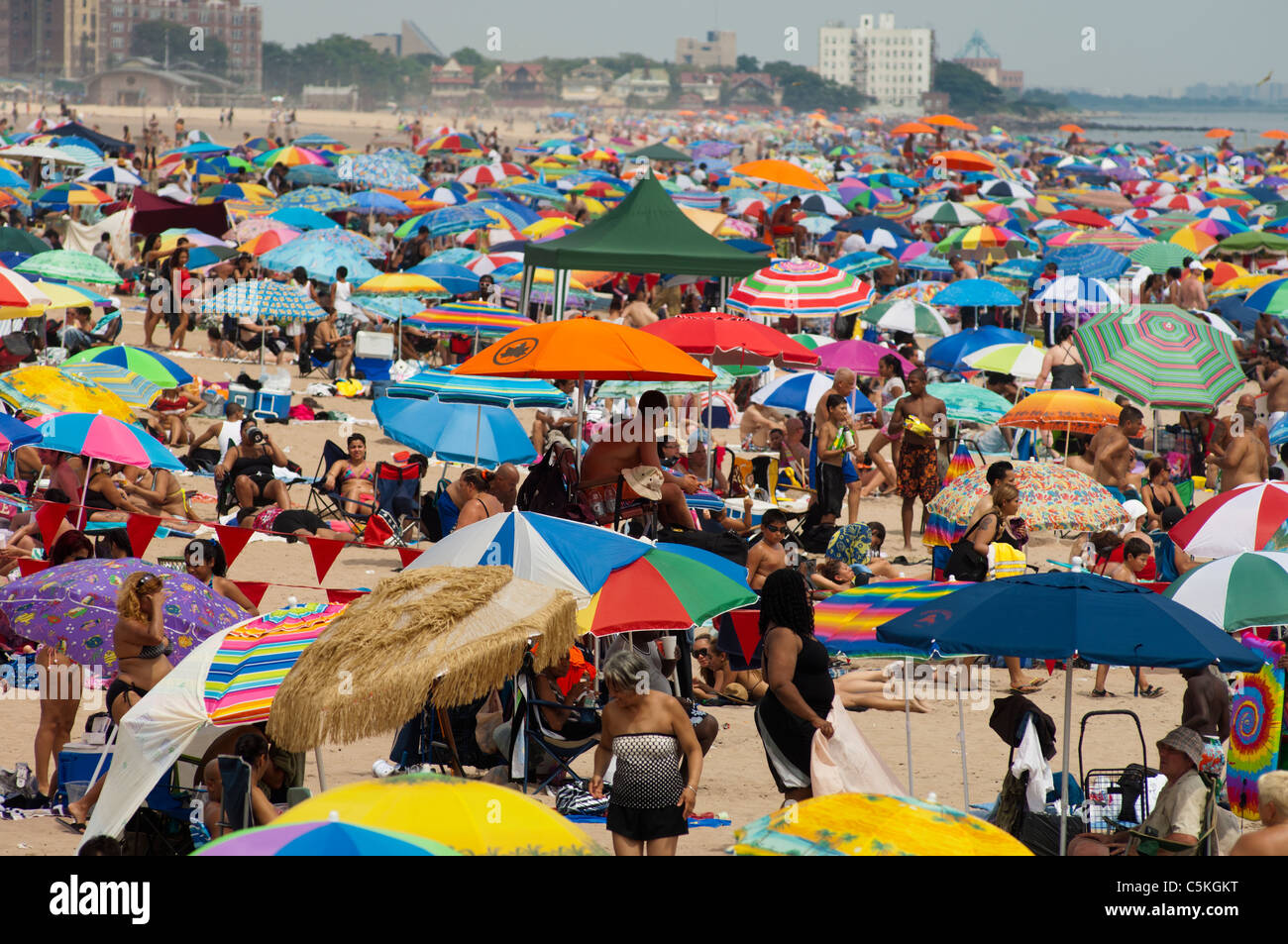 Thousands Of Beachgoers Escape To Coney Island In Brooklyn In New York Stock Photo Alamy