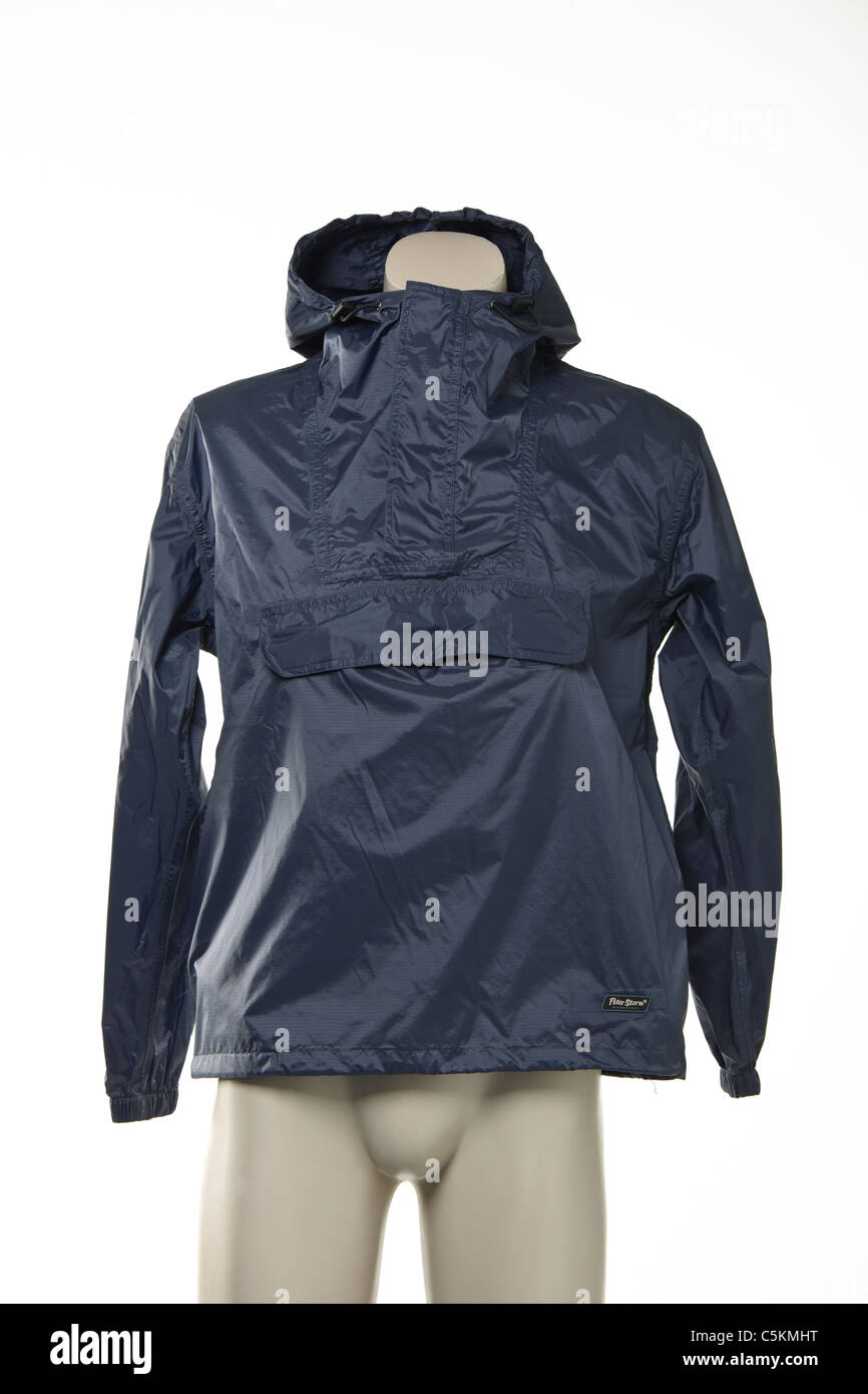 Peter Storm overhead men's cagoule waterproof jacket in dark blue.  Stormtech range. Nylon material Stock Photo - Alamy