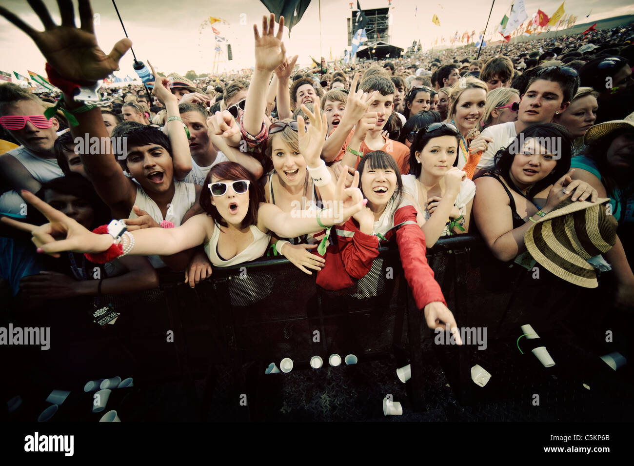 Fans concert crowd teenage hi res stock photography and images Alamy