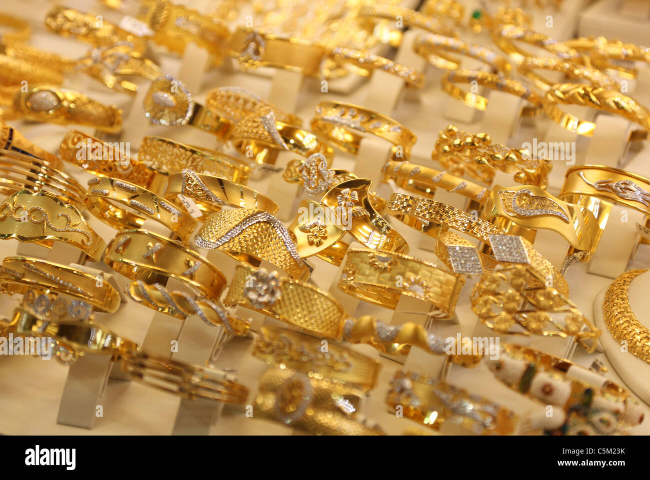 Beautiful gold rings in a shop-window in Istanbul, Turkey Stock Photo ...