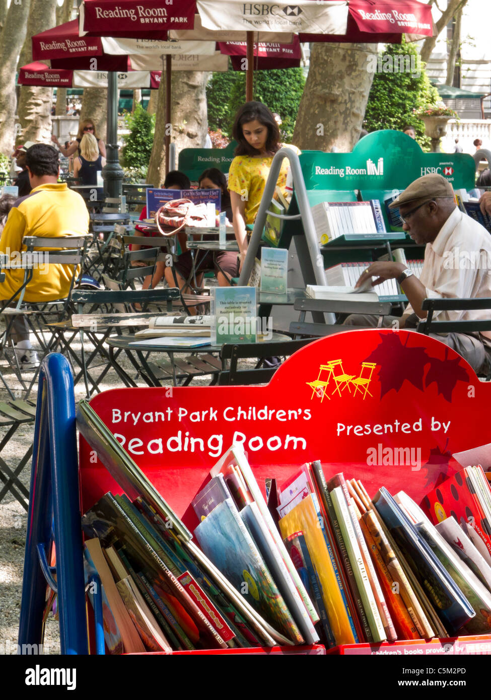 Outdoor Reading Room, NYPL, Bryant Park, NYC Stock Photo Alamy