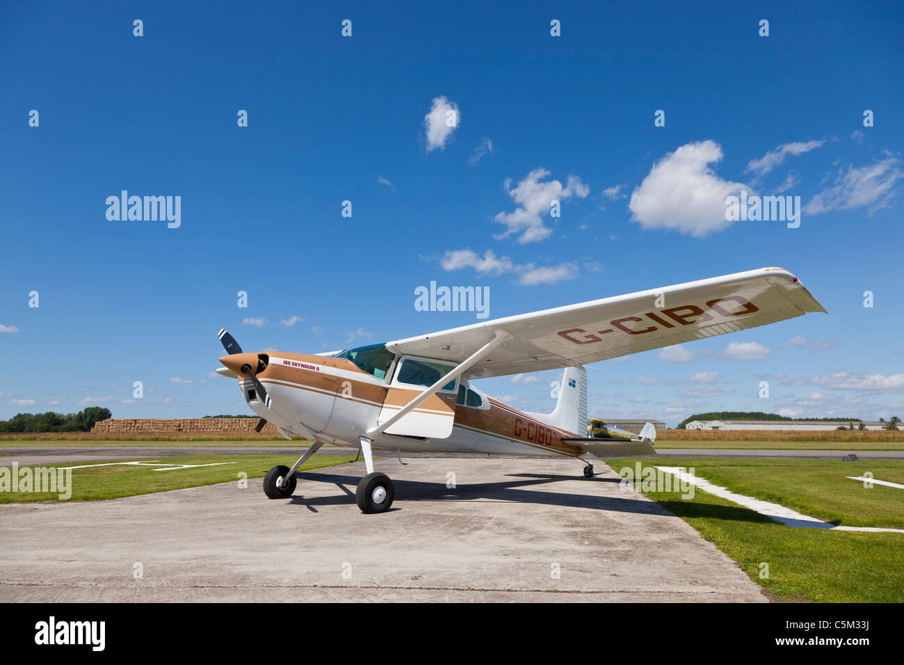 Cessna 180L Skywagon, reg G-CIBO, at Breighton Stock Photo