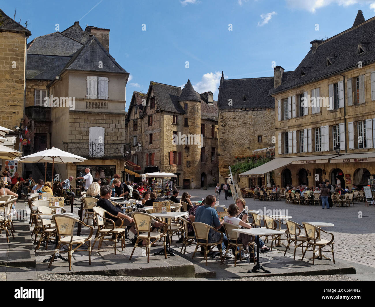 Sarlat dordogne market hi-res stock photography and images - Alamy