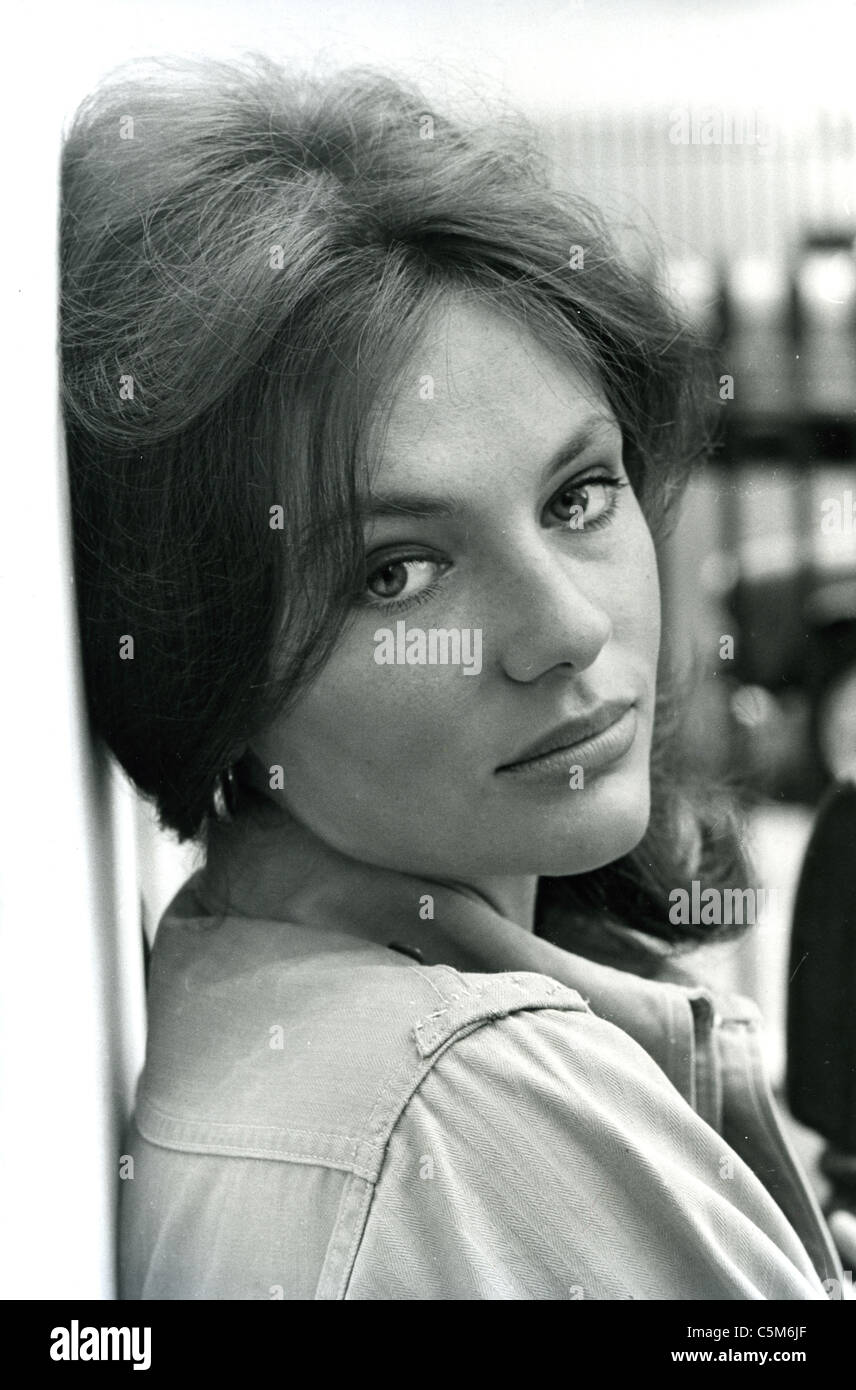 Jacqueline bisset hi-res stock photography and images - Alamy