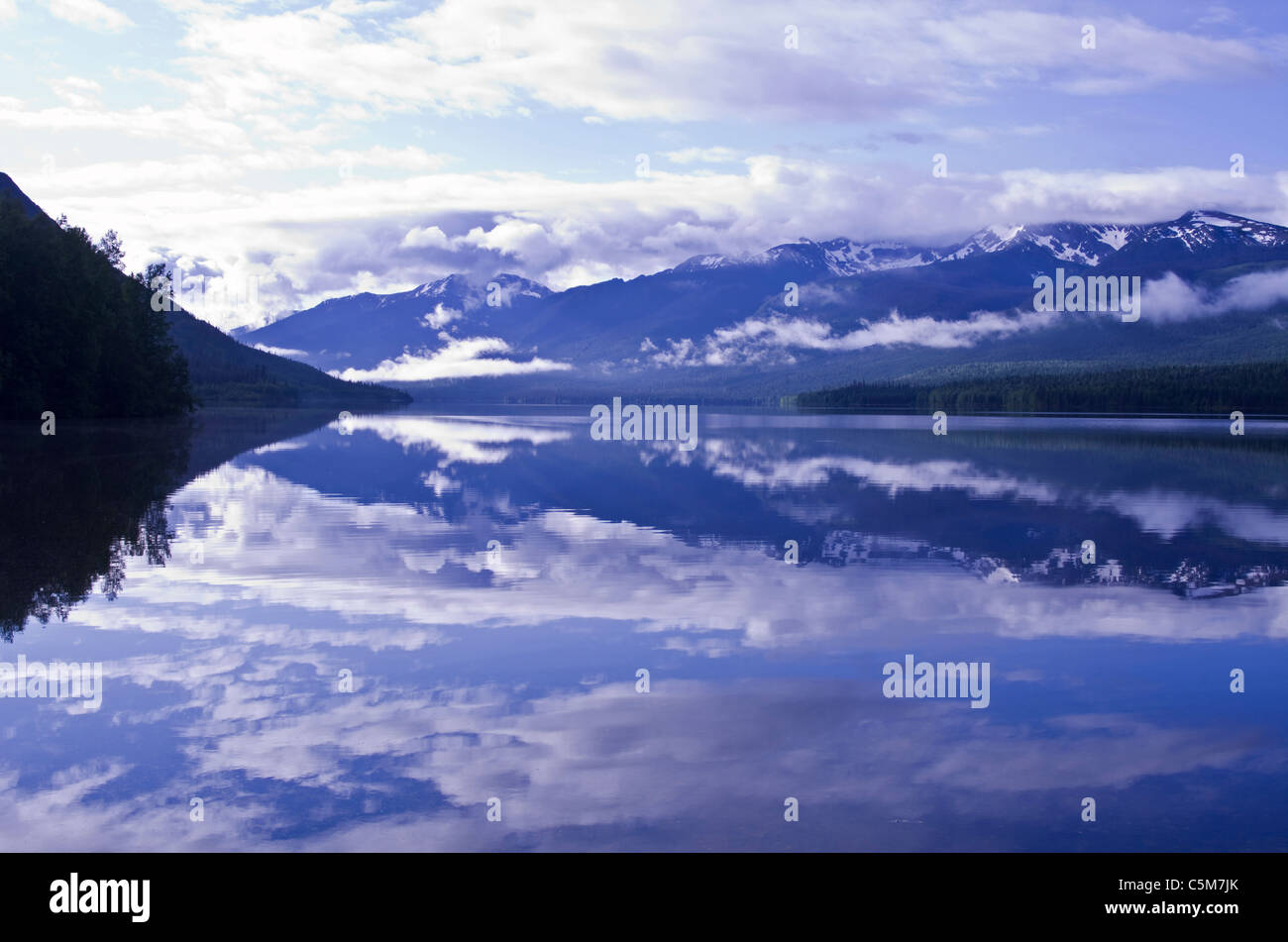 Lake mountain reflection clouds hi-res stock photography and images - Alamy