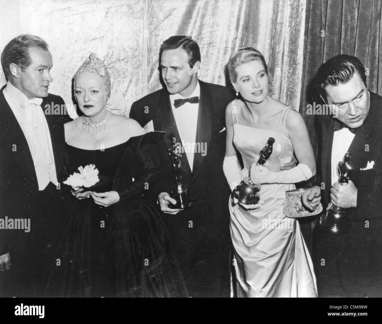 1955 ACADEMY AWARDS from l: Bob Hope, Bette Davis, Marlon Brando (On The Waterfront),Grace Kelly (Country Girl) & Edmond O'Brien Stock Photo