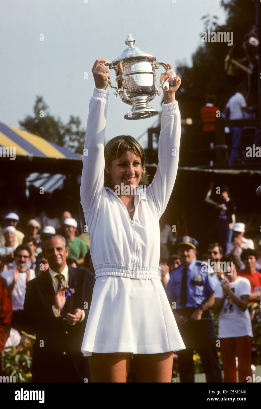 Chris Evert (USA) holding her winner's trophy at the 1977 US Open Tennis Championships Stock Photo