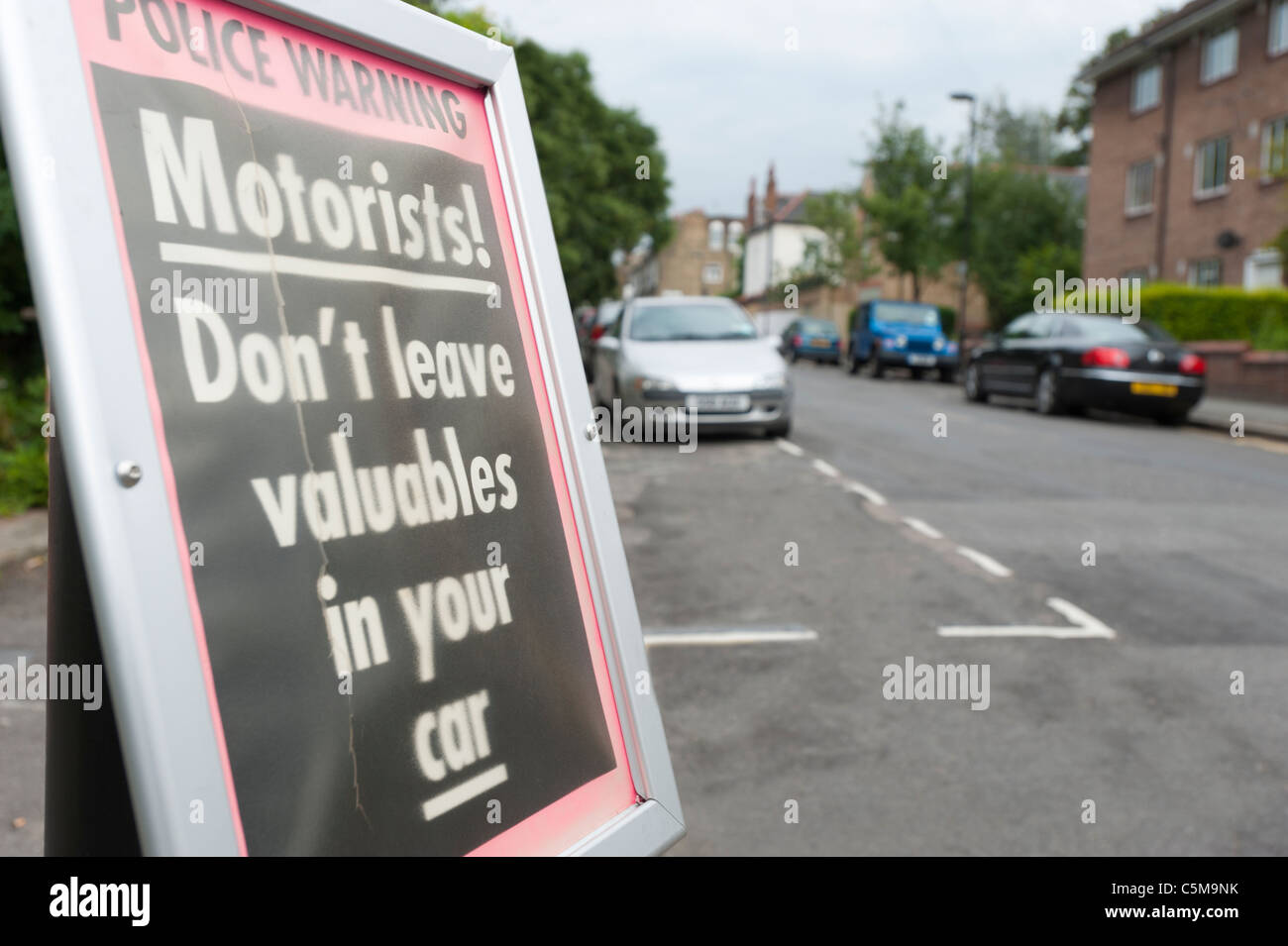 Police notice warning motorists not to leave valuables in your car. Inner city, London England. Stock Photo