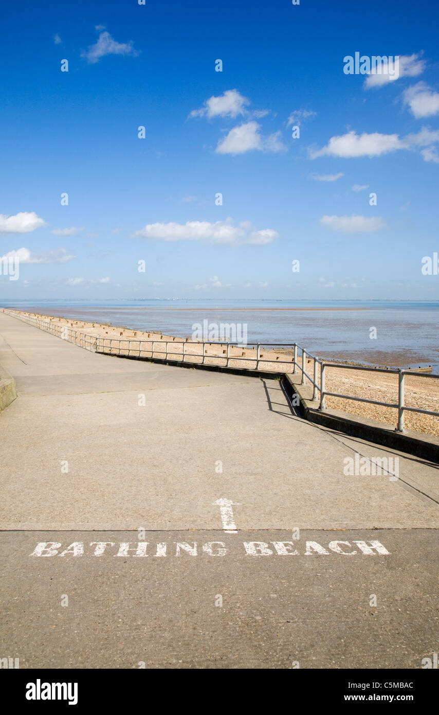 This way to the Bathing Beach at Minster, Isle of Sheppey, Kent, England. Stock Photo